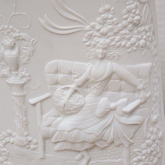 AK Kaiser Bisque Vase LADY ON BENCH Romantic Pastoral Scene Signed M.Frey 0316 - Picture 2 of 15